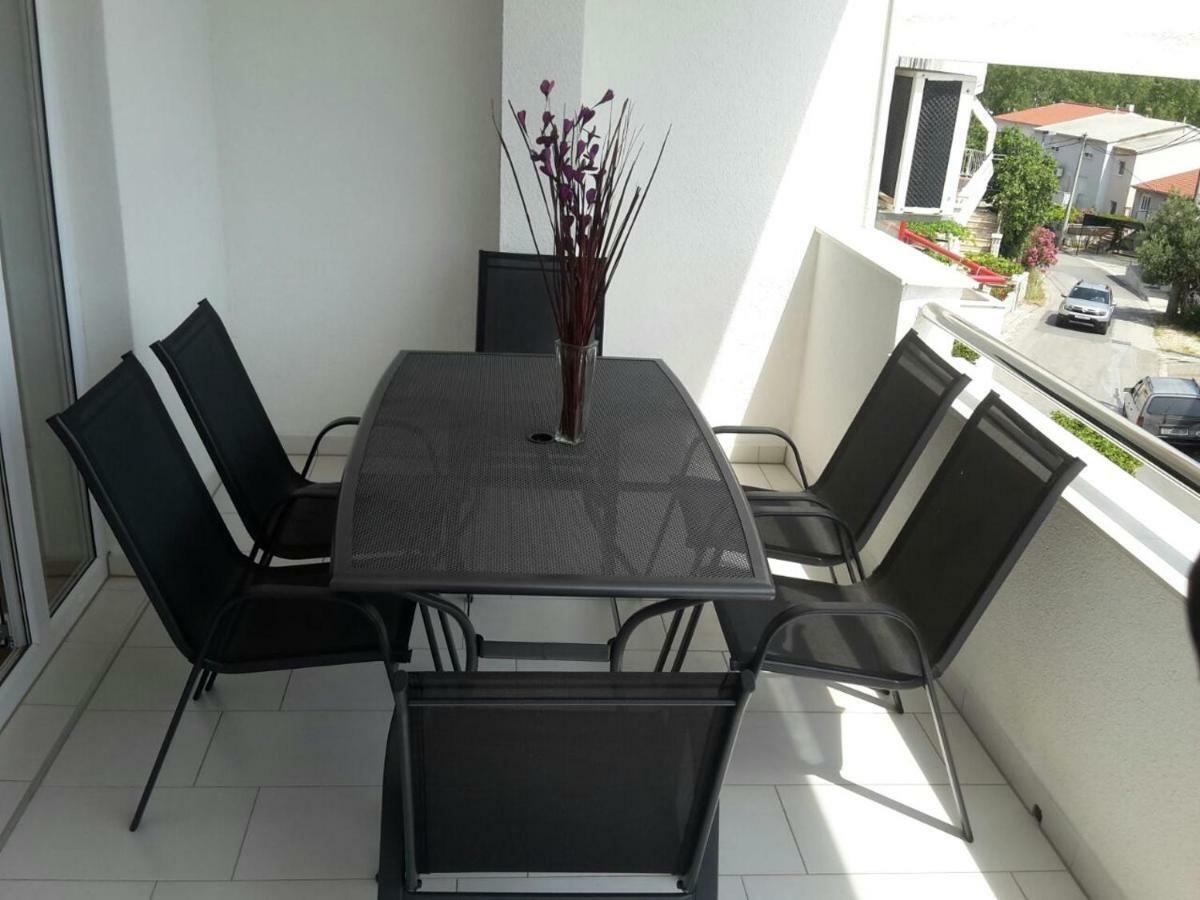 Apartman Mira- Omiš Eksteriør billede