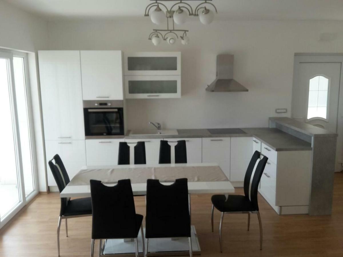 Apartman Mira- Omiš Eksteriør billede