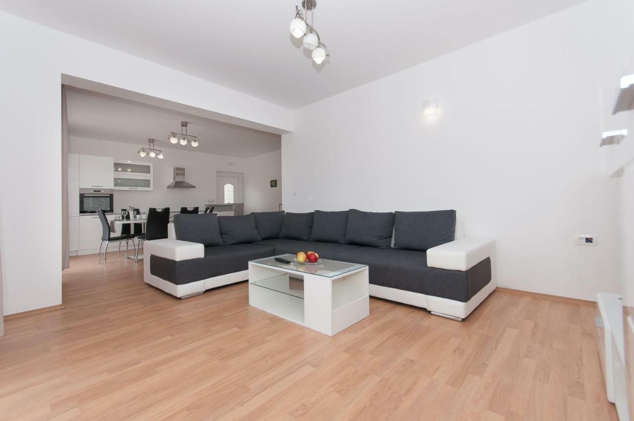Apartman Mira- Omiš Eksteriør billede